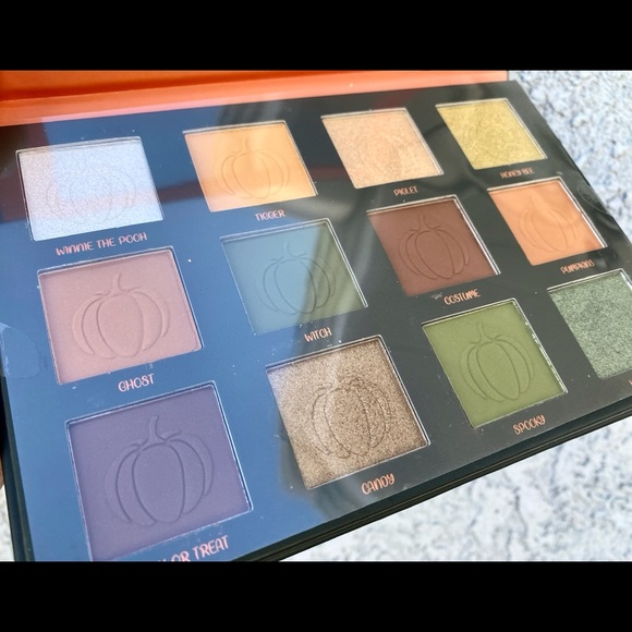 Disney 🎃Eyeshadow Palettes - Picture 11 of 12